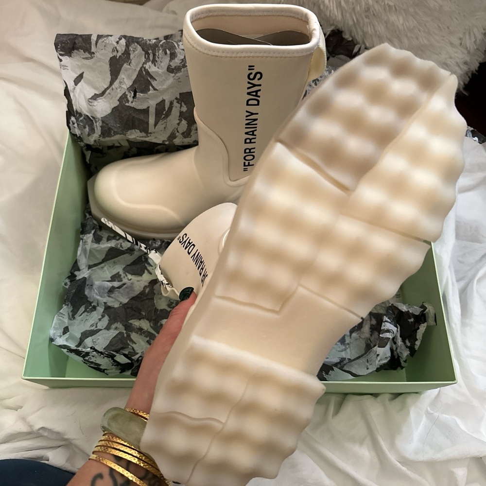BRAND NEW OFF-WHITE BOOTS - Picture 4 of 4